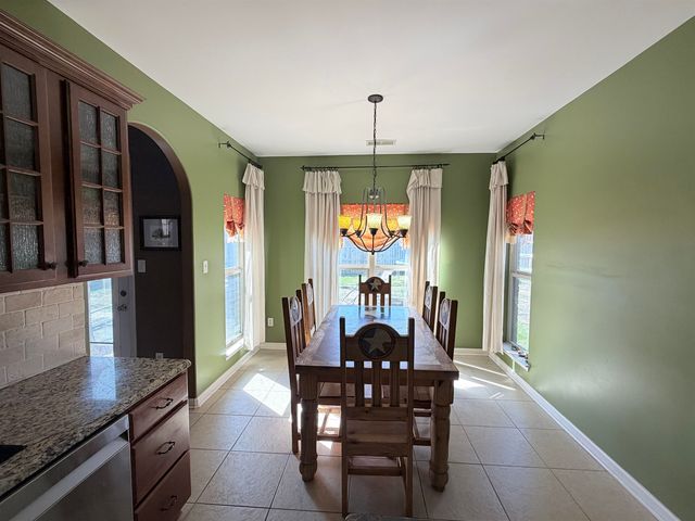 5 NORTHERN LEAF DR, Oakland, TN 38060