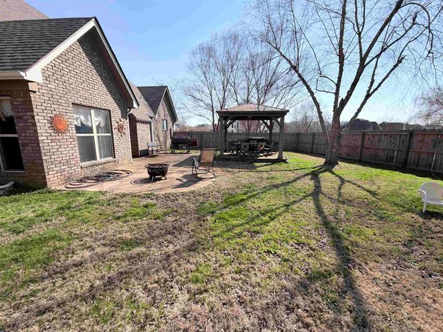 5 NORTHERN LEAF DR, Oakland, TN 38060