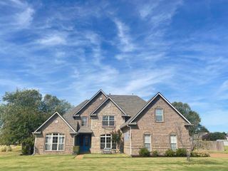 5 NORTHERN LEAF DR, Oakland, TN 38060