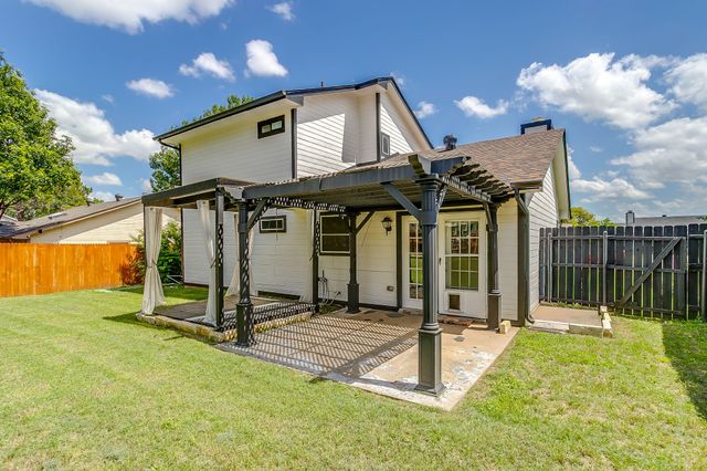 10004 Pack Saddle Trail, Fort Worth, TX 76108