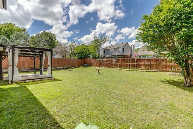 10004 Pack Saddle Trail, Fort Worth, TX 76108