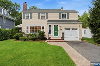 10 College Avenue, Montclair, NJ 07043