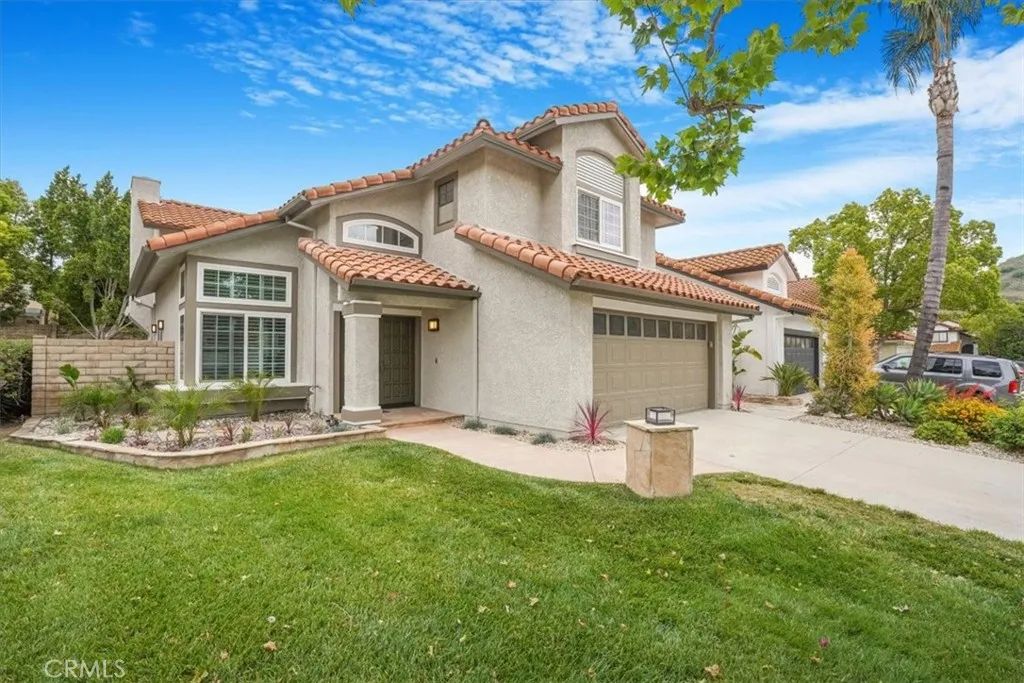 Image 1 of property listing at 450 Pesaro Street, Oak Park, CA 91377