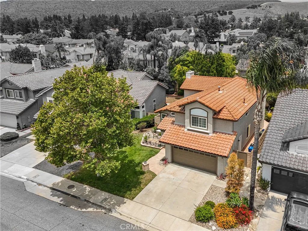 Image 2 of property listing at 450 Pesaro Street, Oak Park, CA 91377