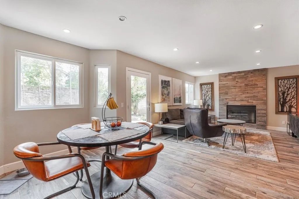 Image 11 of property listing at 450 Pesaro Street, Oak Park, CA 91377