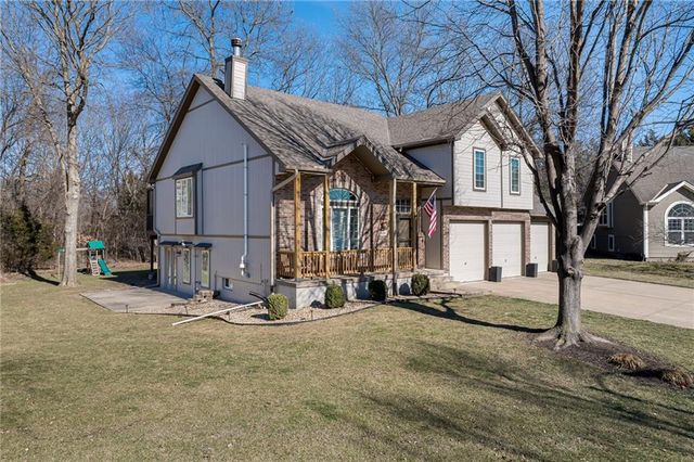 18209 Rollins Drive, Smithville, MO 64089
