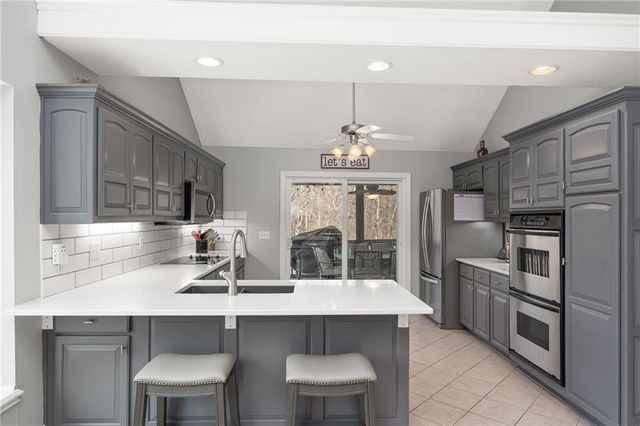 18209 Rollins Drive, Smithville, MO 64089