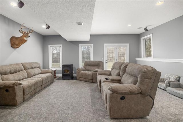 18209 Rollins Drive, Smithville, MO 64089