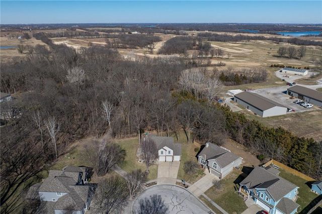 18209 Rollins Drive, Smithville, MO 64089
