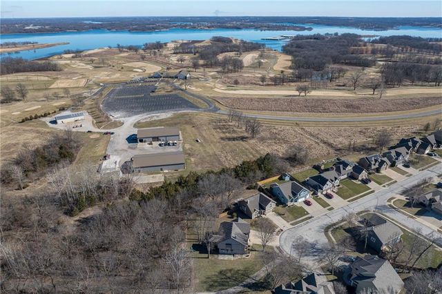 18209 Rollins Drive, Smithville, MO 64089