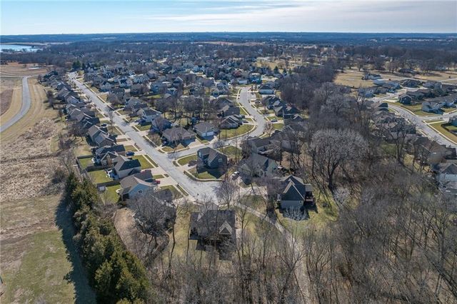 18209 Rollins Drive, Smithville, MO 64089