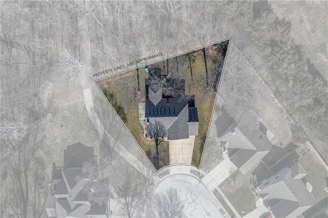 18209 Rollins Drive, Smithville, MO 64089