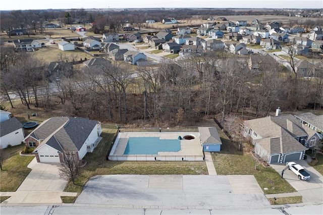 18209 Rollins Drive, Smithville, MO 64089