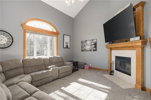 18209 Rollins Drive, Smithville, MO 64089