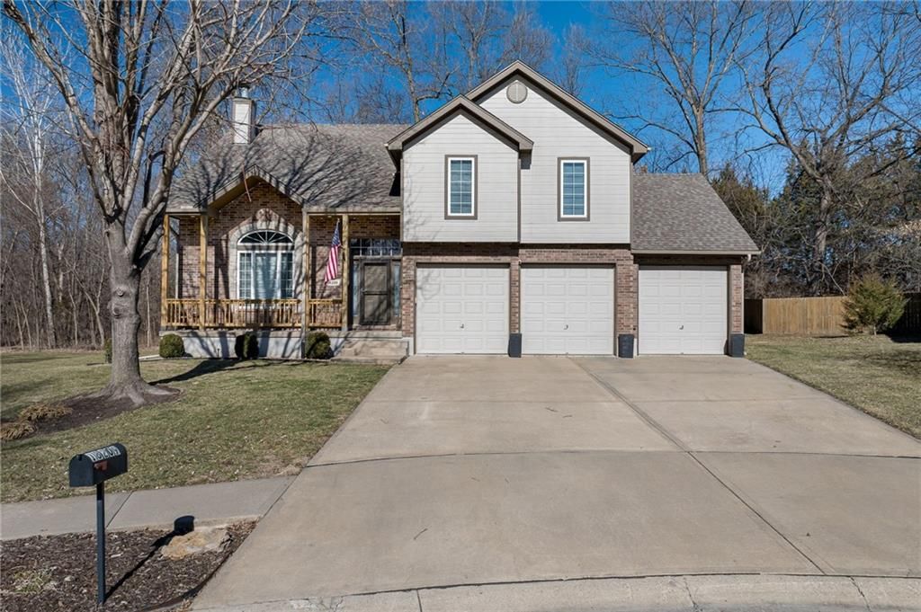 18209 Rollins Drive, Smithville, MO 64089