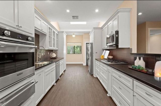 148 Sugarberry Circle, Houston, TX 77024