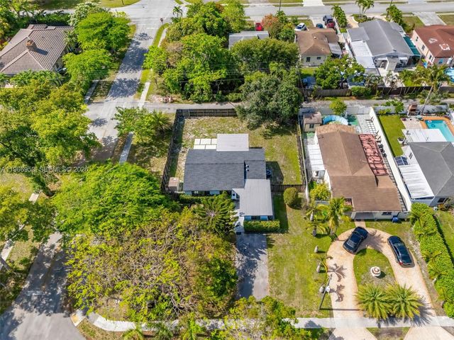 1998 NE 180th St, North Miami Beach, FL 33162