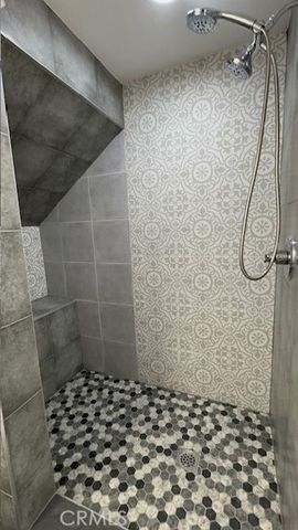 18326 Collins Street F, Tarzana (los Angeles), CA 91356