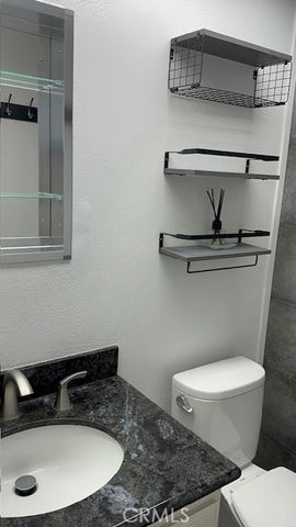 18326 Collins Street F, Tarzana (los Angeles), CA 91356