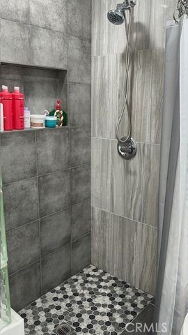 18326 Collins Street F, Tarzana (los Angeles), CA 91356