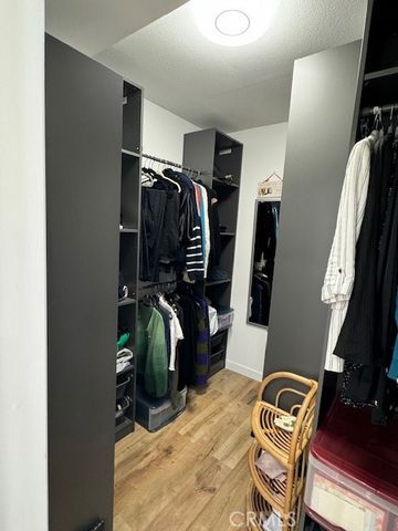 18326 Collins Street F, Tarzana (los Angeles), CA 91356