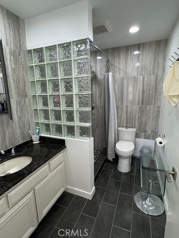 18326 Collins Street F, Tarzana (los Angeles), CA 91356