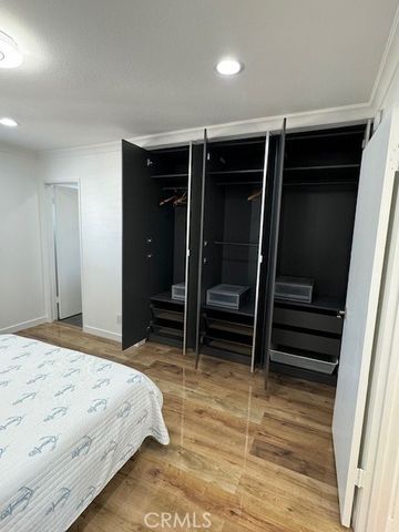 18326 Collins Street F, Tarzana (los Angeles), CA 91356