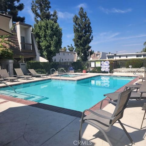 18326 Collins Street F, Tarzana (los Angeles), CA 91356