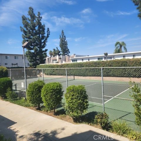 18326 Collins Street F, Tarzana (los Angeles), CA 91356