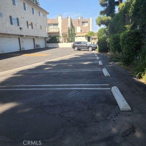 18326 Collins Street F, Tarzana (los Angeles), CA 91356