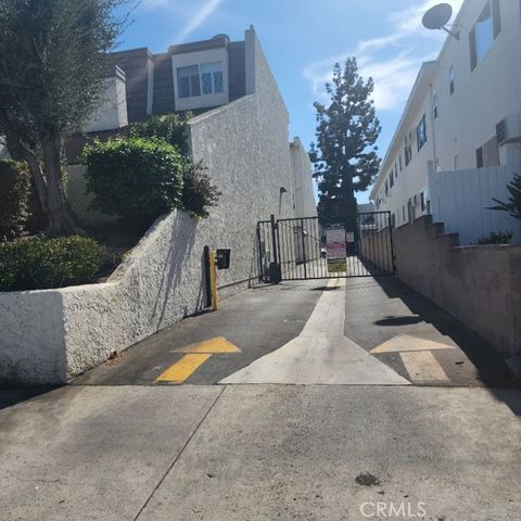 18326 Collins Street F, Tarzana (los Angeles), CA 91356