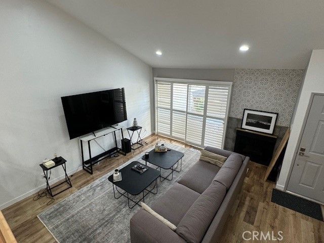 18326 Collins Street F, Tarzana (los Angeles), CA 91356