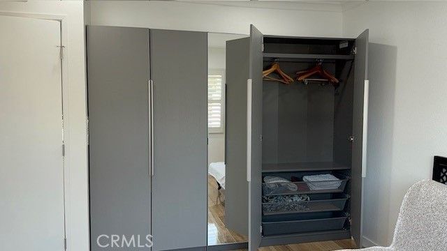 18326 Collins Street F, Tarzana (los Angeles), CA 91356