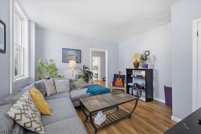 50 Livingston Ave, New Providence Boro, NJ 07974