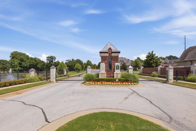 8008 S Galveston Court, Tulsa, OK 74132
