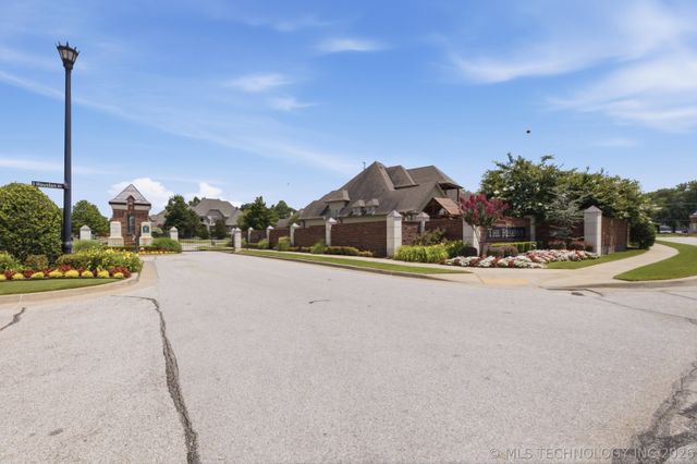 8008 S Galveston Court, Tulsa, OK 74132