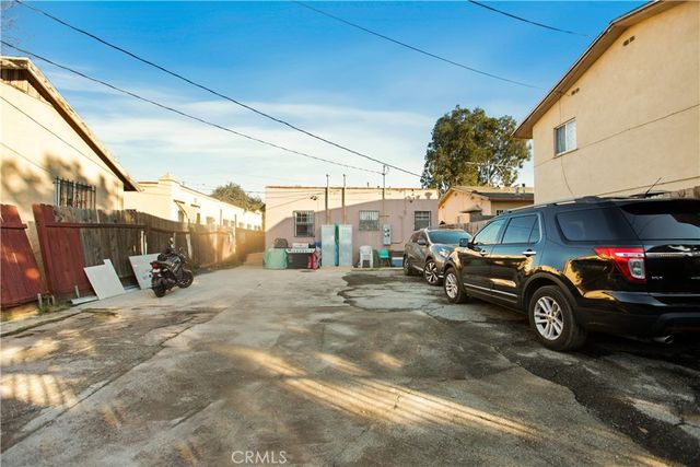 8449 S Main, Los Angeles, CA 90003