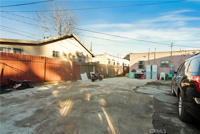 8449 S Main, Los Angeles, CA 90003