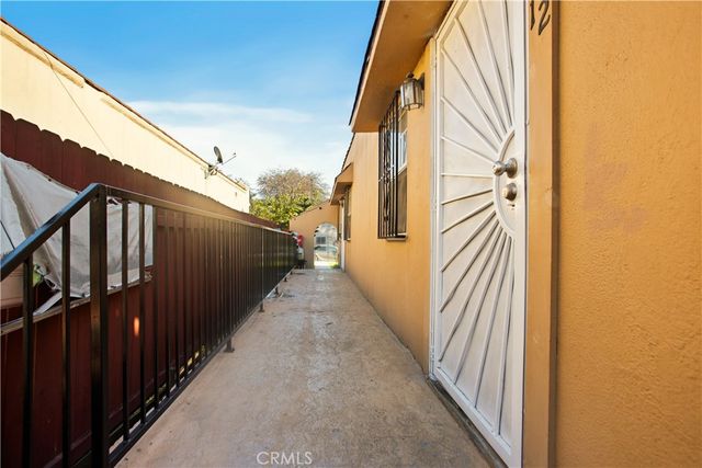 8449 S Main, Los Angeles, CA 90003
