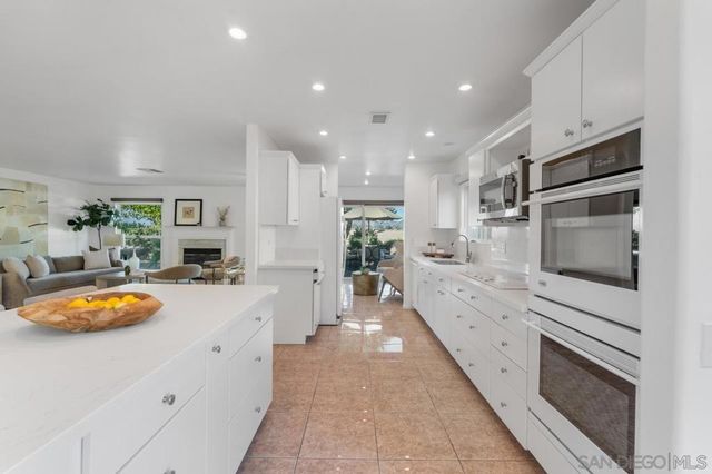 11942 Lomica, San Diego, CA 92128