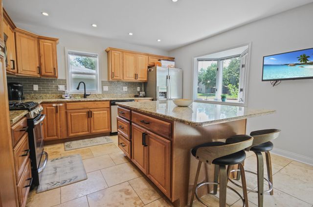 4213 Glen Oaks Drive, Crown Point, IN 46307