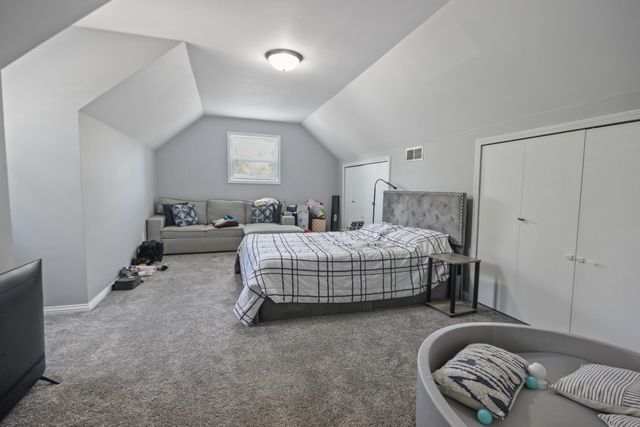 4213 Glen Oaks Drive, Crown Point, IN 46307