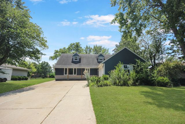 4213 Glen Oaks Drive, Crown Point, IN 46307