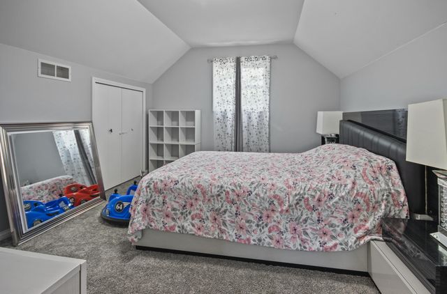 4213 Glen Oaks Drive, Crown Point, IN 46307