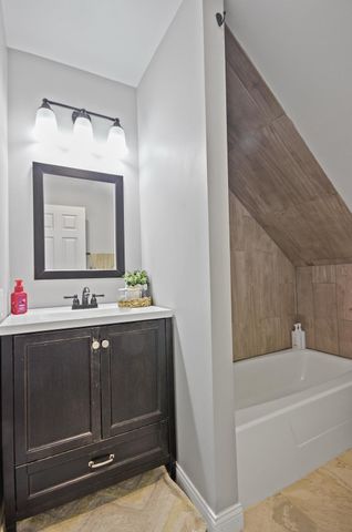 4213 Glen Oaks Drive, Crown Point, IN 46307