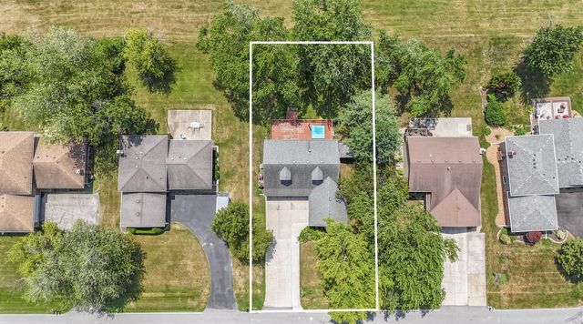 4213 Glen Oaks Drive, Crown Point, IN 46307