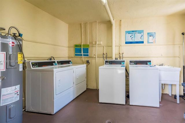 2831 Somerset Dr 311, Lauderdale Lakes, FL 33311