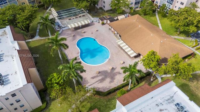 2831 Somerset Dr 311, Lauderdale Lakes, FL 33311