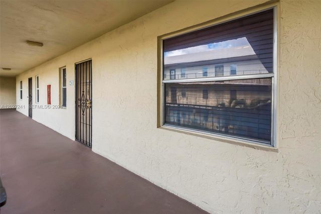 2831 Somerset Dr 311, Lauderdale Lakes, FL 33311