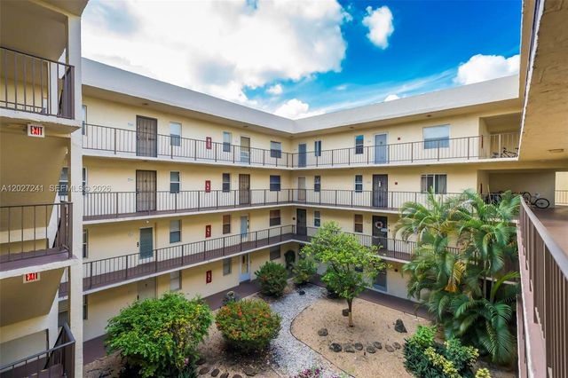 2831 Somerset Dr 311, Lauderdale Lakes, FL 33311